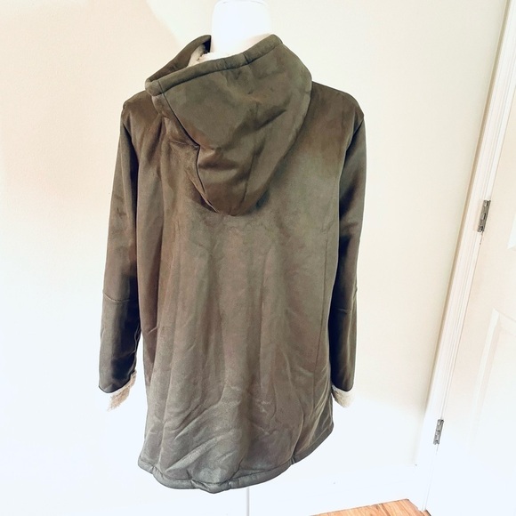 Women’s Army Green Fleece Jacket - Size Medium - Picture 8 of 13